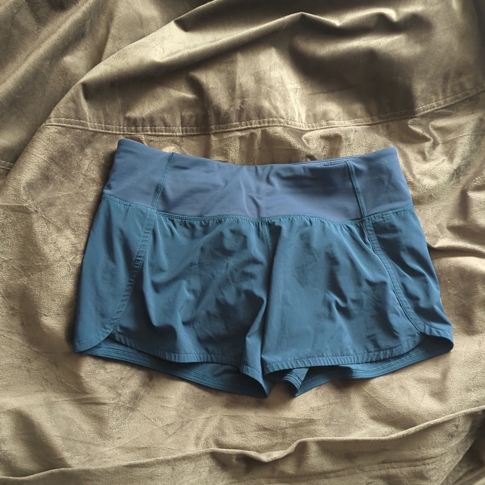Lululemon - Speed Up midrise short 4"